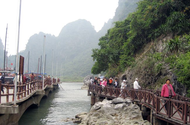 Tour cho khách Trung Quốc chỉ trên 300.000 đồng/ngày