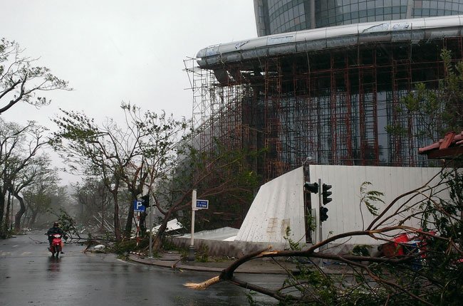 Bão khiến 2 người chết, 10 thủy điện ngưng hoạt động