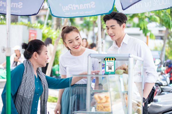 Tiểu thương, hộ bán lẻ trong 'vòng xoáy' của chuyển đổi số