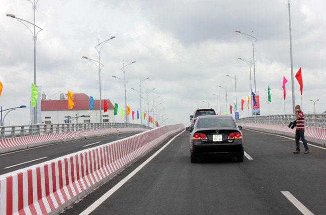 TPHCM khánh thành sớm 2 cầu vượt trên quốc lộ 1A