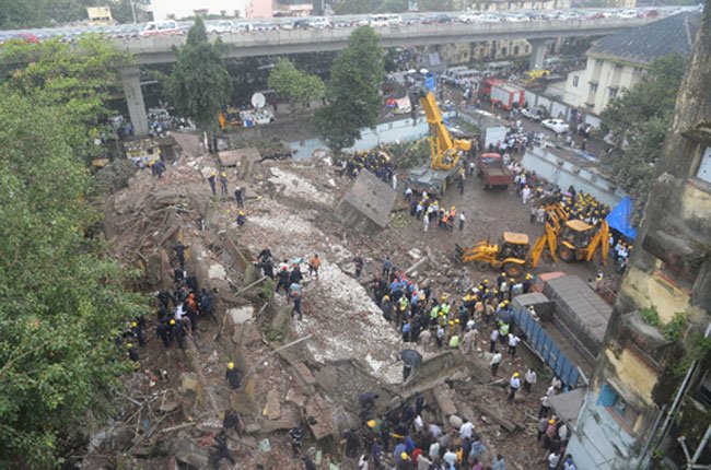 Ấn Độ lại sập nhà, 70 người mắc kẹt Ấn Độ lại sập nhà, 70 người mắc kẹt