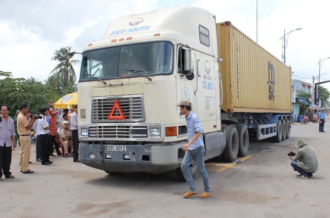 Kiến nghị lùi thời hạn xử phạt xe container