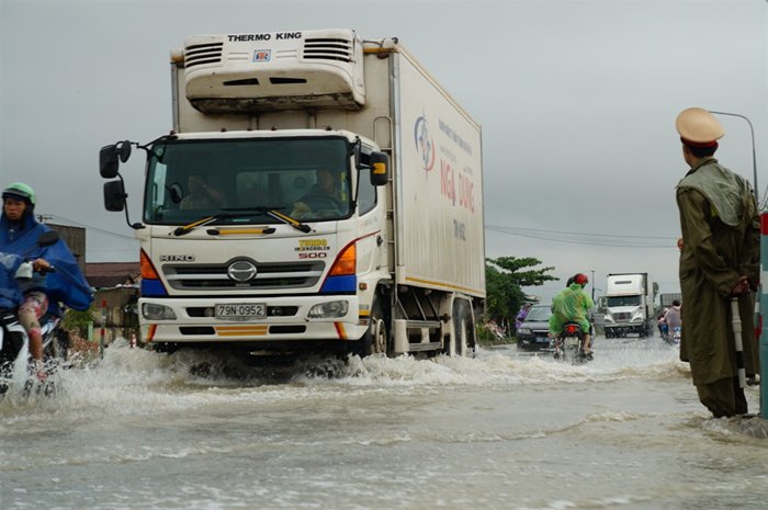 Miền Trung: đã có nhiều người chết do lũ