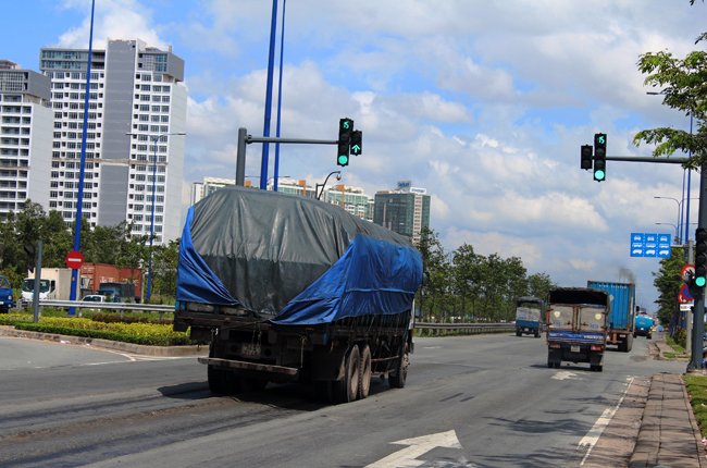 TPHCM: Đại lộ Đông - Tây sửa nhiều lần vẫn lún