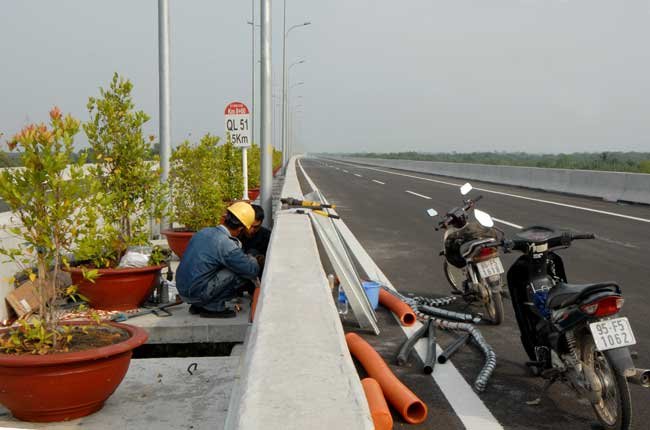 Thông xe đoạn đường cao tốc Hà Nội-Vĩnh Phúc, TPHCM-Đồng Nai Thông xe đoạn đường cao tốc Hà Nội-Vĩnh Phúc, TPHCM-Đồng Nai