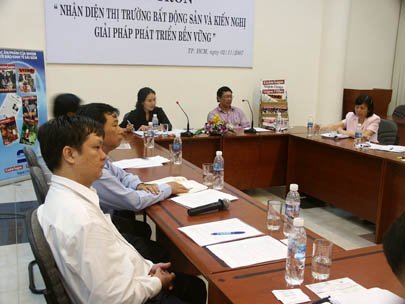 Què quặt thị trường bất động sản