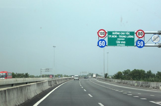 Tai nạn trên đường cao tốc: cần quy định cụ thể