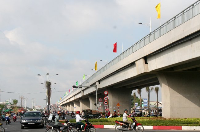 Thông xe cầu Hóa An qua sông Đồng Nai