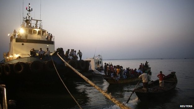 Lật phà ở Bangladesh, hàng trăm người thiệt mạng