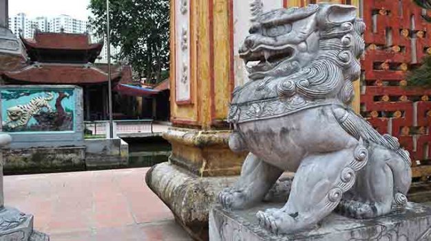 Về... sư tử đá