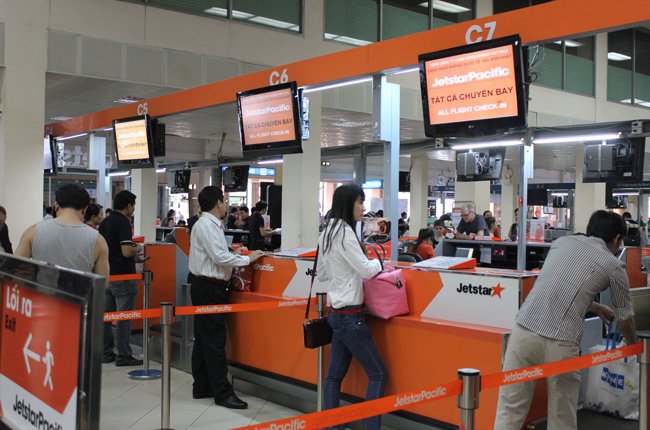 Từ 1-10, hành khách phải trả thêm phí dịch vụ sân bay