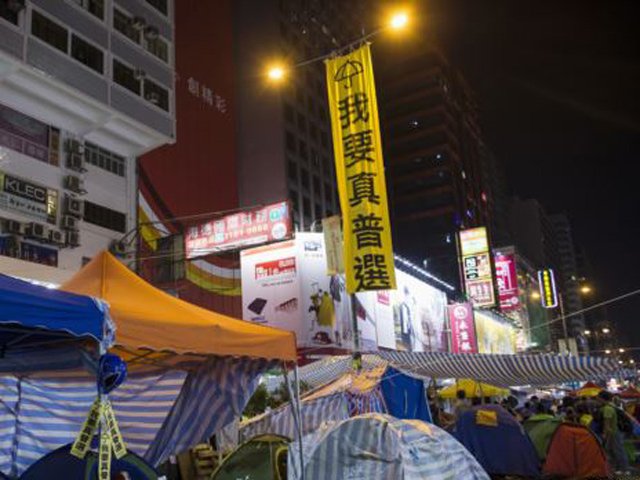 Hồng Kông yêu cầu người biểu tình rời khỏi đường phố