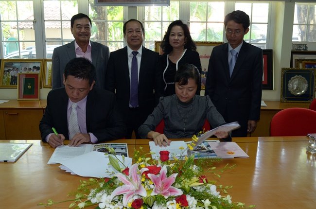 Trao giấy chứng nhận đầu tư cho Kềm Nghĩa tại KCN Tân Phú Trung