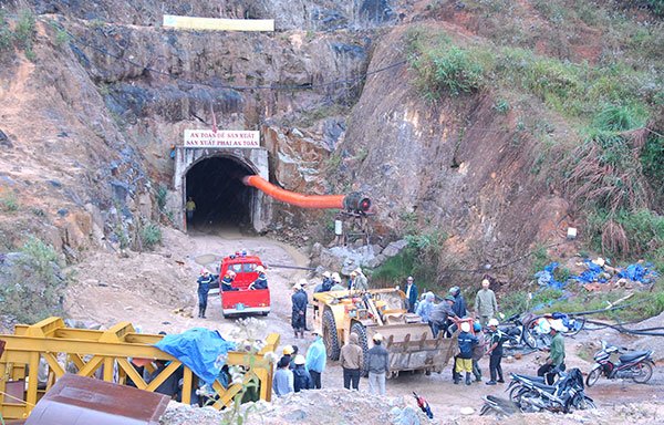 Sập hầm thủy điện Đa Dâng, Lâm Đồng: 11 công nhân bị kẹt trong núi