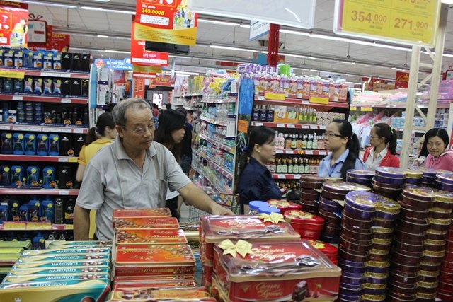 Siêu thị bắt đầu nhộn nhịp
