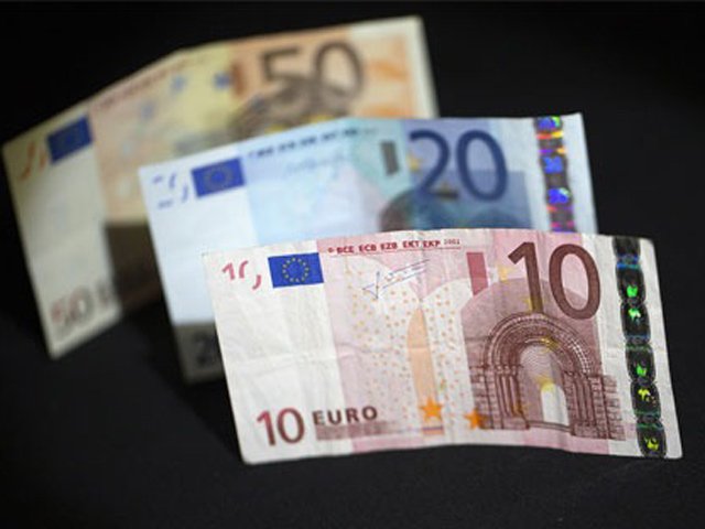 Chuyên gia: Euro bằng giá đô la chỉ là vấn đề thời gian