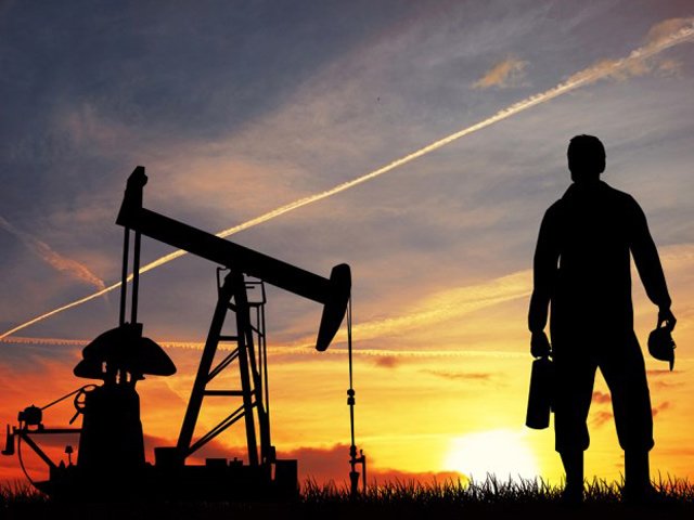 Giá dầu thô quốc tế đạt mức cao nhất trong năm