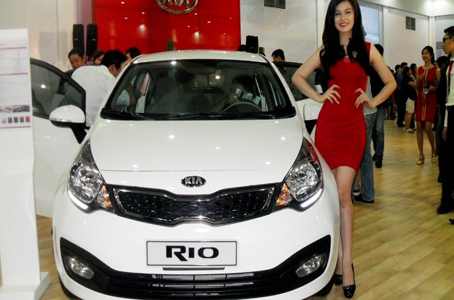 Giá xe nhập từ Hàn Quốc khó giảm ngay