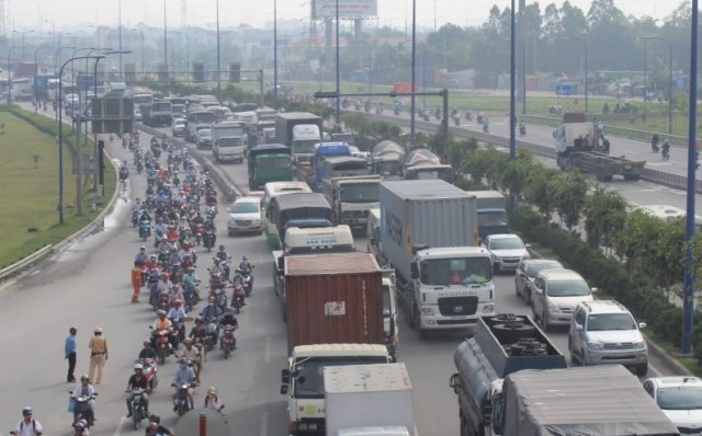 Kẹt cứng các ngả đường vào cảng Tân Cảng - Cát Lái Kẹt cứng các ngả đường vào cảng Tân Cảng - Cát Lái