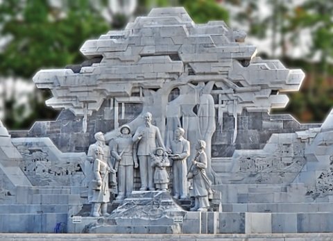 Sơn La phải báo cáo việc xây dựng tượng đài 1400 tỉ đồng