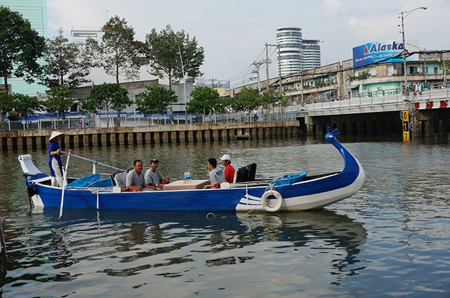 Tour chèo thuyền du ngoạn kênh Nhiêu Lộc đã mở