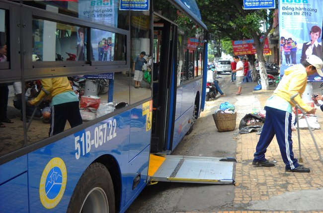 Xe buýt CNG được miễn lệ phí trước bạ