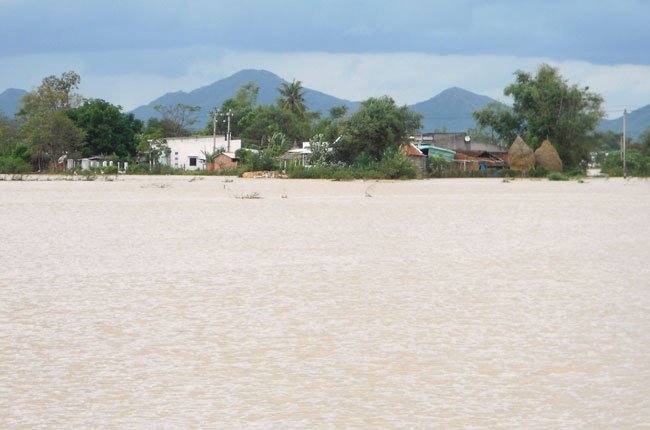 Lũ lụt tàn phá nhiều tỉnh phía Bắc