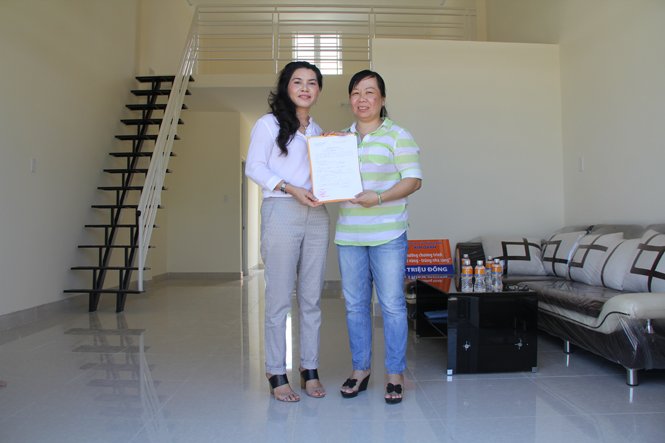 Kim Oanh tặng nhà cho khách hàng mua đất