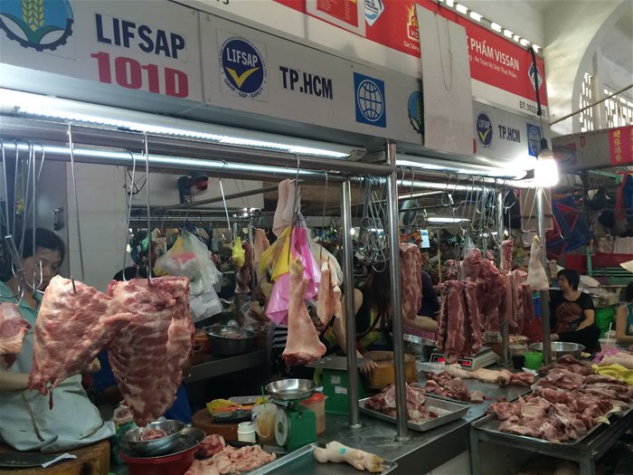 Tiểu thương phản ứng với thịt heo “sạch” VietGAP