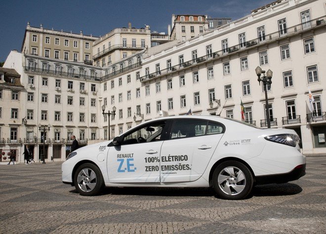 Mai Linh mua xe ô tô điện của Pháp để chạy taxi
