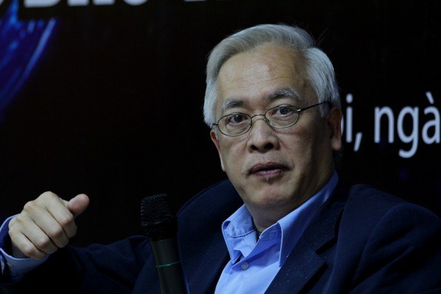GS Trịnh Xuân Thuận trò chuyện với bạn đọc TPHCM