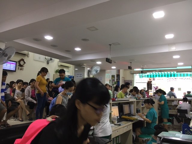 Nhiều rào cản kìm hãm y tế tư nhân