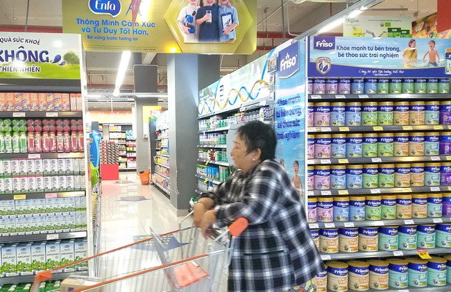 Công ty sữa đầu tiên tăng giá bán sau bỏ giá trần