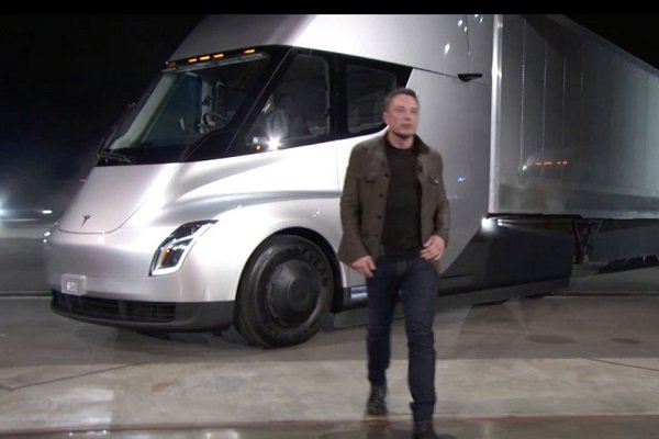 Tesla trình làng xe tải đầu kéo điện
