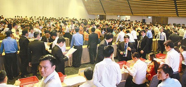 Sôi động giao dịch cuối năm