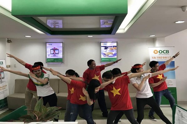 Cổ vũ U 23 Việt Nam sôi động trên... mạng