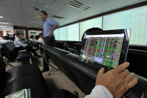 Nhóm dầu khí bị bán tháo, Vn-Index mất 17 điểm