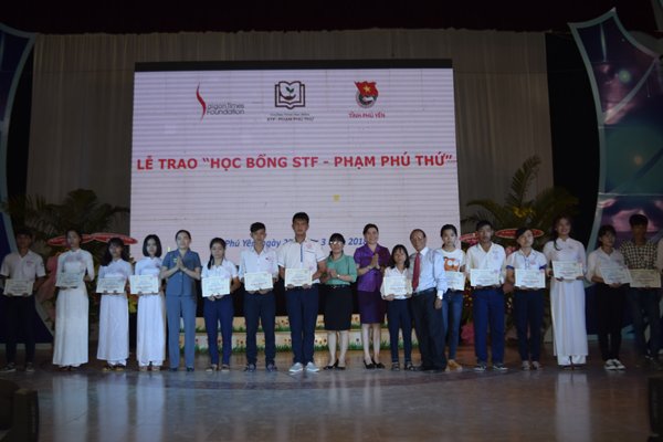 STF trao học bổng cho học sinh Phú Yên