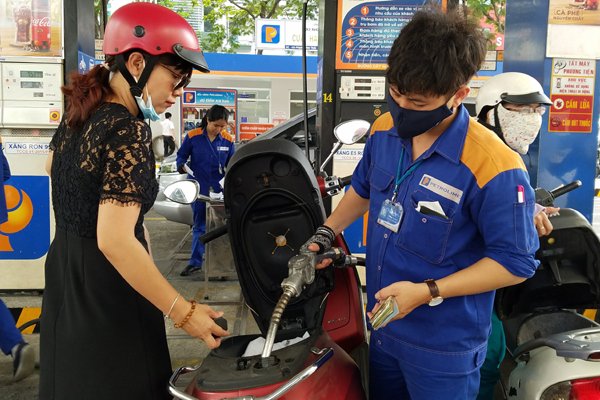 Giảm giá xăng dầu nhưng vẫn chi quỹ bình ổn