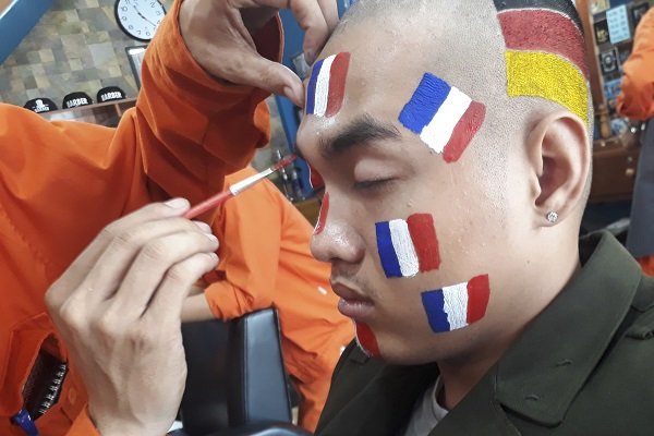 Mẫu tóc độc lạ cổ vũ mùa World Cup