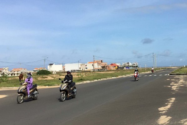 Người nước ngoài mua nhà đất: Dân đồn đại, chính quyền nói không