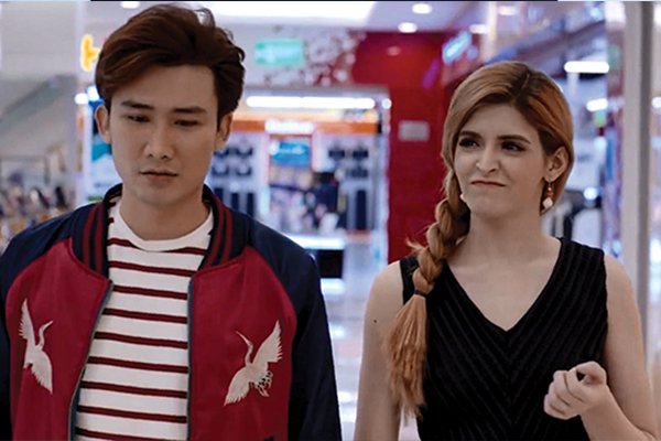 Cài cắm quảng cáo vào phim
