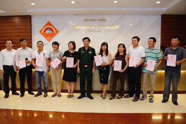 Thái Sơn trao sổ đỏ cho người mua dự án Phước Kiển 1