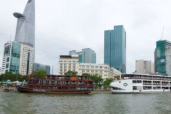 Tàu du lịch, nhà hàng chuẩn bị quay lại bến Bạch Đằng