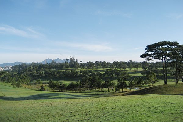 Đất lúa một vụ năng suất thấp có thể lại được làm sân golf