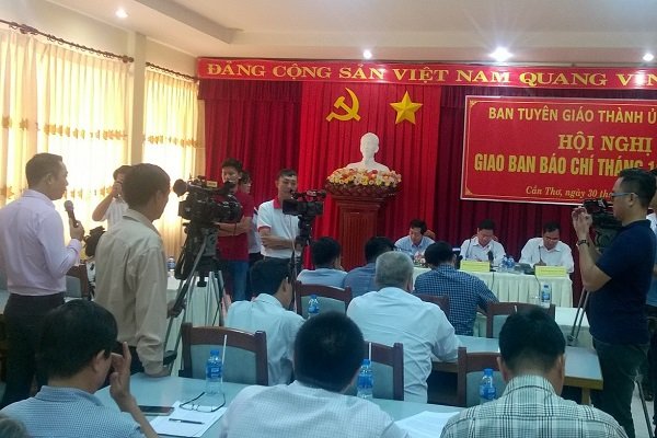 Vụ đổi 100 đô la bị phạt 90 triệu: xem xét đơn xin miễn phạt của ông Rê