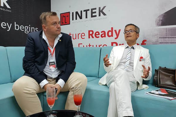 Intek đào tạo học viên CNTT không giảng viên, không lớp học