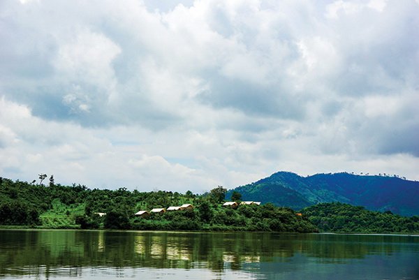 Thong thả dạo chơi ở hồ Lắk