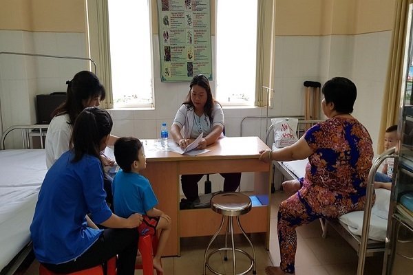 Trạm y tế phường ở TPHCM: Thiếu bác sĩ, thuốc và...niềm tin