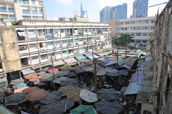 Nơm nớp lo sợ sống trong chung cư sắp sập